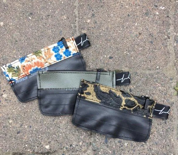 Flat Bags - Crossbody Bag