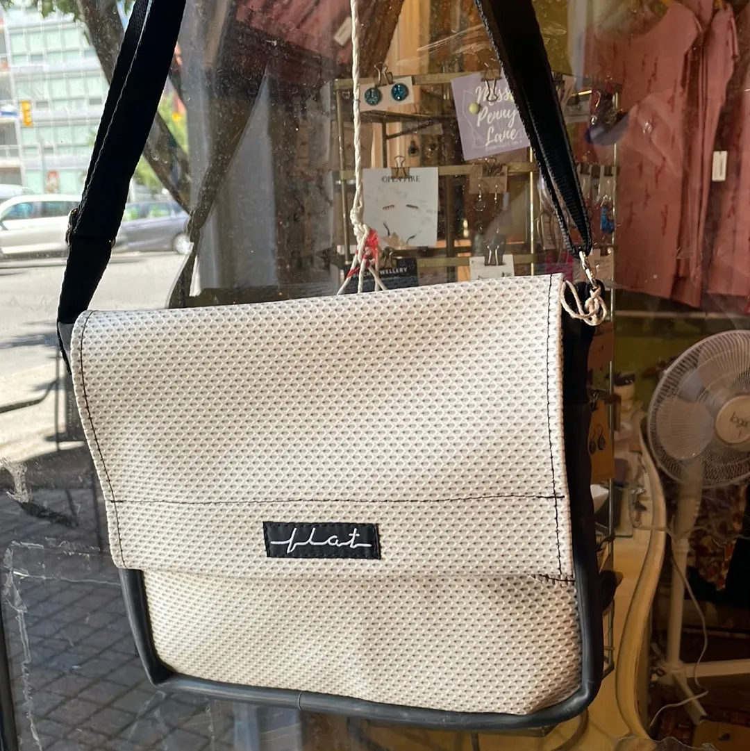Flat Bags - Crossbody Bag