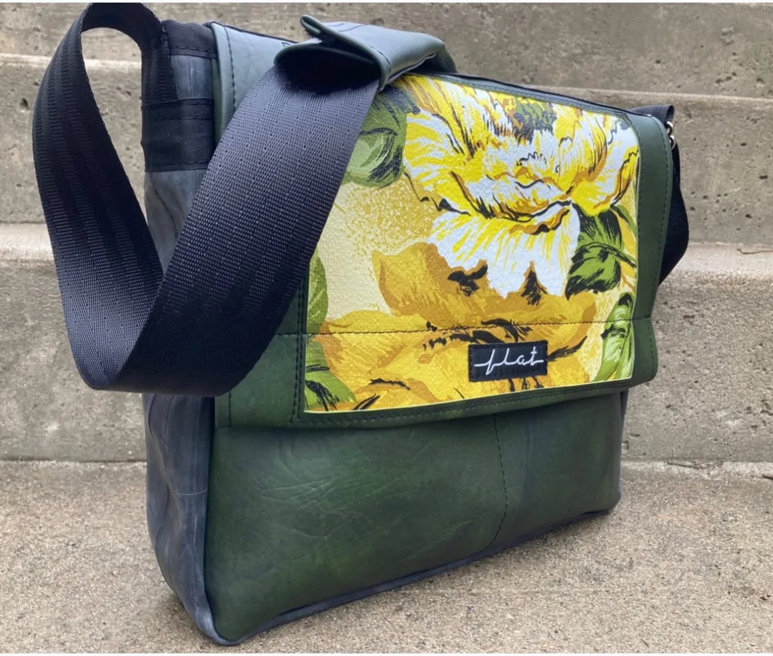 Flat Bags - Crossbody Bag