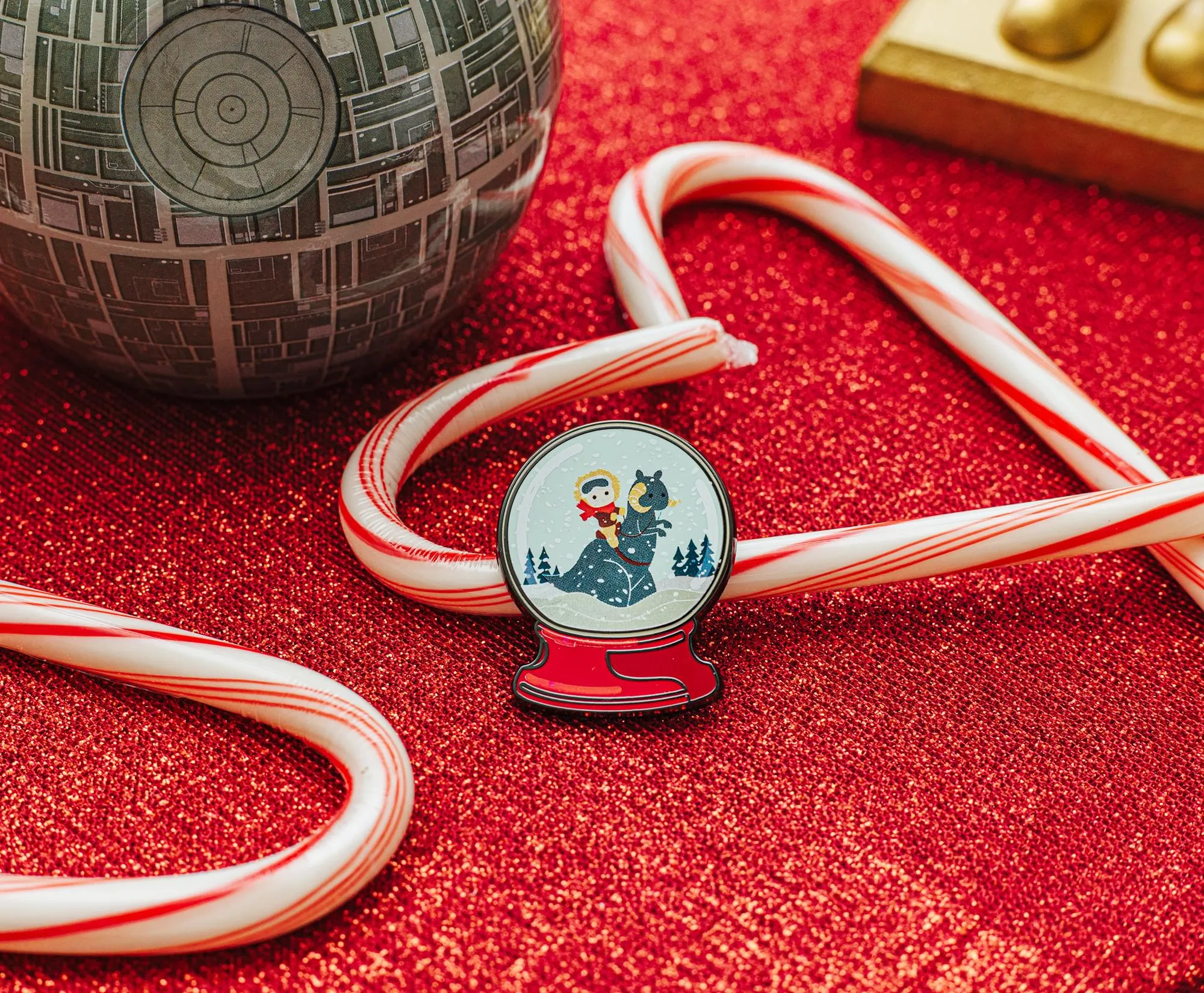Star Wars Han Solo and Tauntaun Winter Snow Globe Enamel Pin