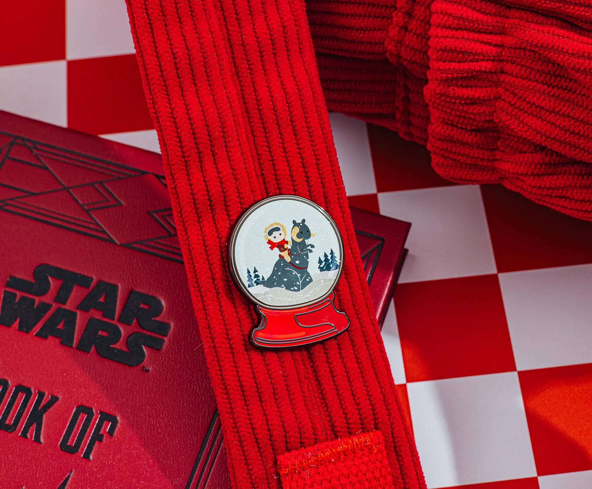 Star Wars Han Solo and Tauntaun Winter Snow Globe Enamel Pin